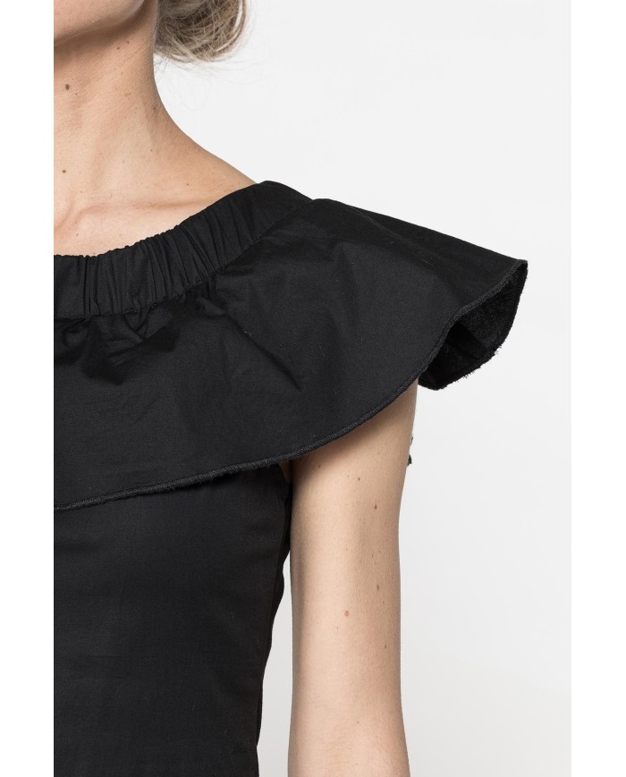 ABITO LUNGO CON SPALLE SCESE