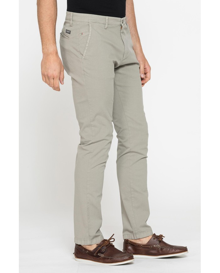 CHINO MOD.617IN TELA LEGGERA ELASTICIZZATA Vita bassa con zip, gamba asciutta. SPINTECH ELASTIC COTONE SULLA PELLE