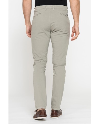 CHINO MOD.617IN TELA LEGGERA ELASTICIZZATA Vita bassa con zip, gamba asciutta. SPINTECH ELASTIC COTONE SULLA PELLE