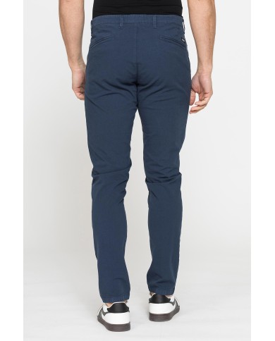 CHINO MOD.617IN TELA LEGGERA ELASTICIZZATA Vita bassa con zip, gamba asciutta. SPINTECH ELASTIC COTONE SULLA PELLE