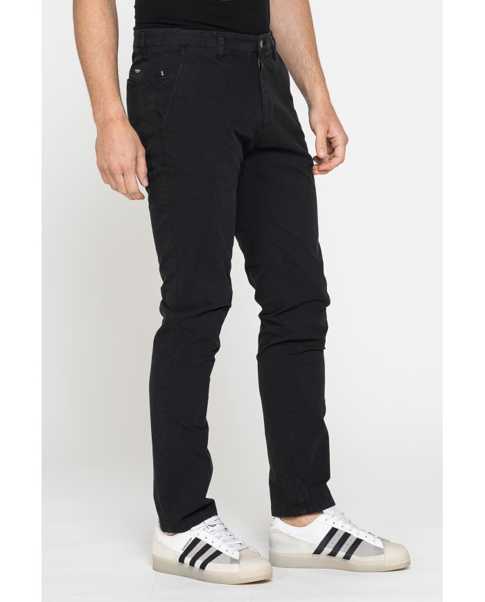 CHINO MOD.617IN TELA LEGGERA ELASTICIZZATA Vita bassa con zip, gamba asciutta. SPINTECH ELASTIC COTONE SULLA PELLE