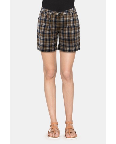 PANTALONE CORTO IN COTONE. Vita e gamba regolare.