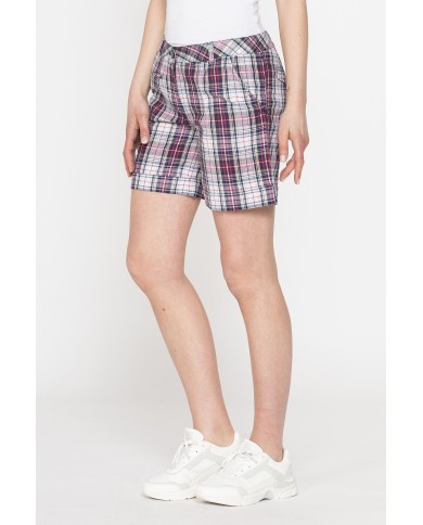 PANTALONE CORTO IN COTONE. Vita e gamba regolare.