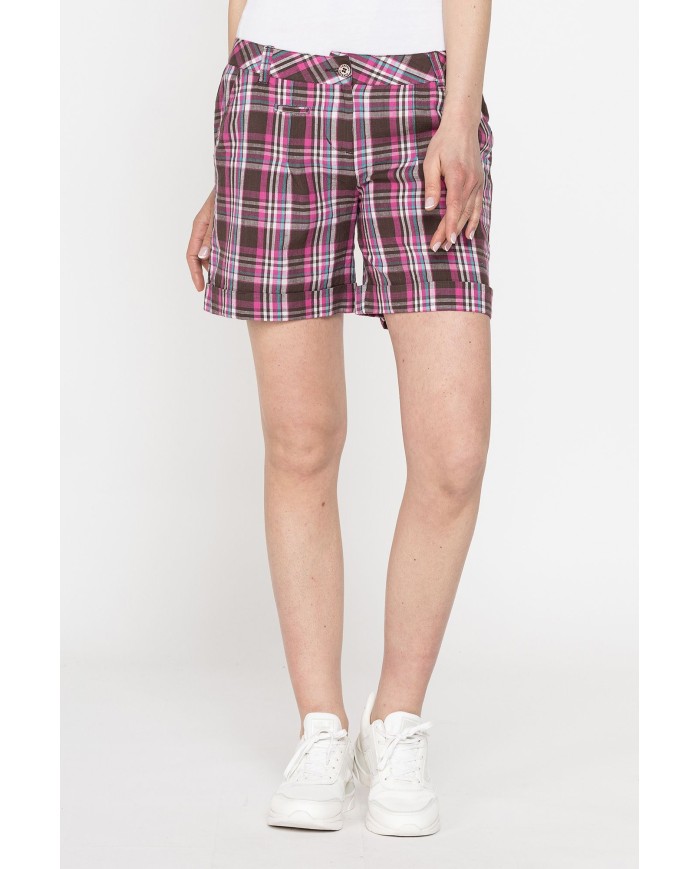 PANTALONE CORTO IN COTONE. Vita e gamba regolare.