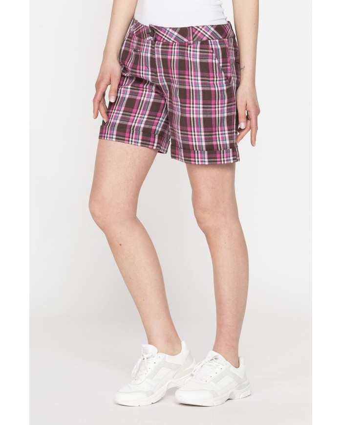 PANTALONE CORTO IN COTONE. Vita e gamba regolare.