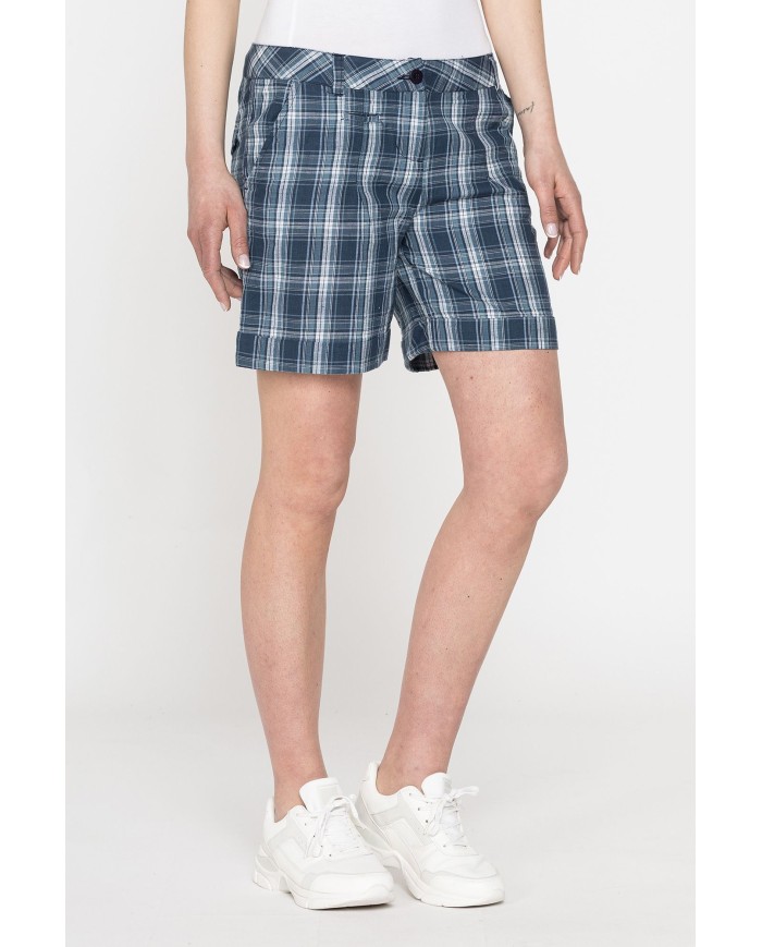 PANTALONE CORTO IN COTONE. Vita e gamba regolare.