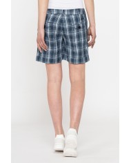 PANTALONE CORTO IN COTONE. Vita e gamba regolare.