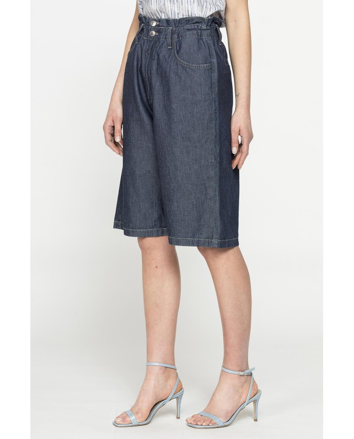 BERMUDA MORBIDO IN JEANS CON ARRICCIATURA IN VITA