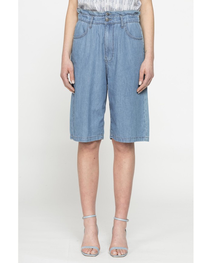 BERMUDA MORBIDO IN JEANS CON ARRICCIATURA IN VITA
