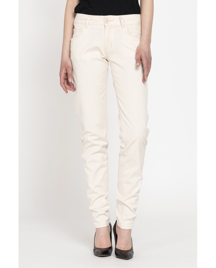 GABARDINA STRETCH ULTRA LEGGERA. Vita e gamba regolare.