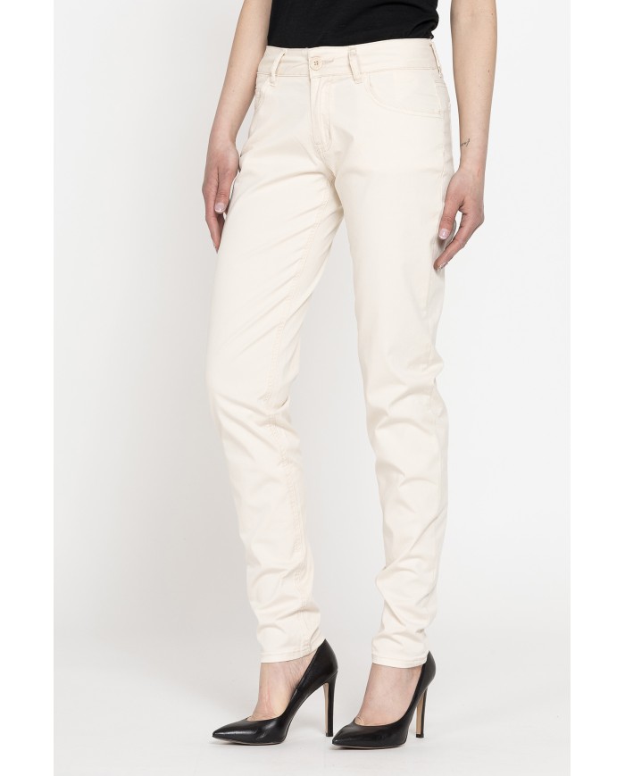 GABARDINA STRETCH ULTRA LEGGERA. Vita e gamba regolare.