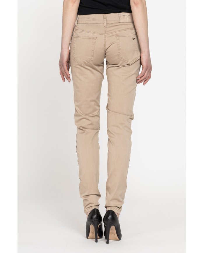 GABARDINA STRETCH ULTRA LEGGERA. Vita e gamba regolare.