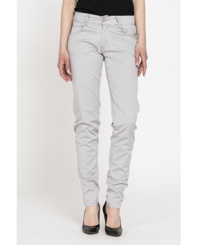 GABARDINA STRETCH ULTRA LEGGERA. Vita e gamba regolare.