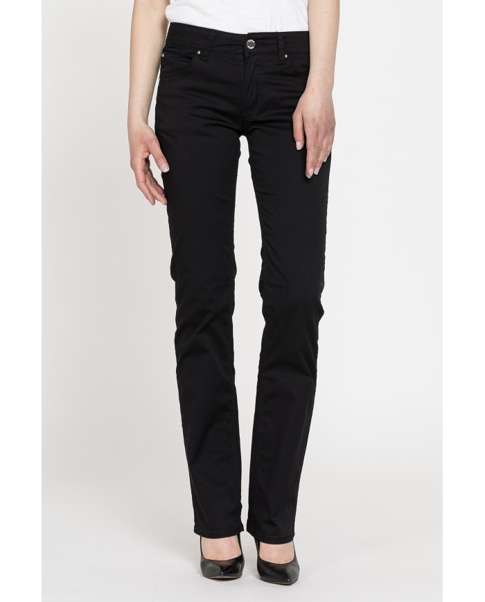 GABARDINA STRETCH ULTRA LEGGERA. Vita e gamba regolare.