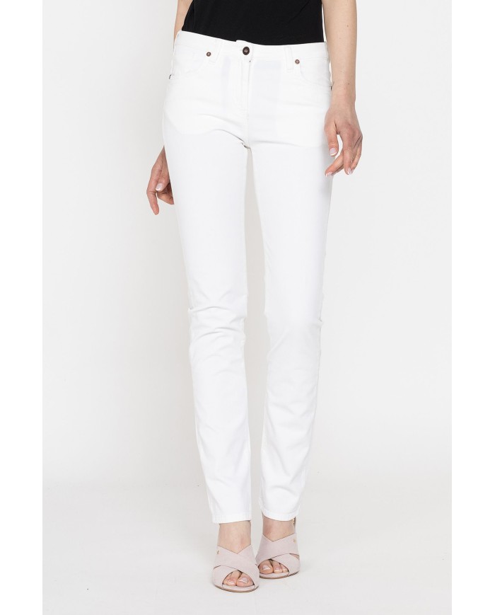 GABARDINA LEGGERA STRETCH. Vita e gamba regolare.