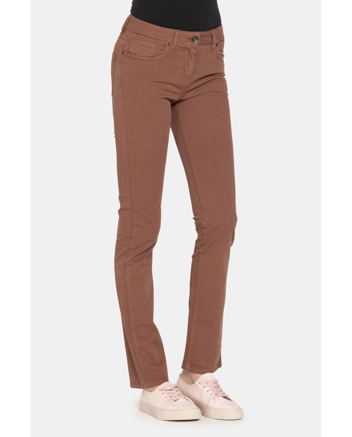 GABARDINA LEGGERA STRETCH. Vita e gamba regolare.