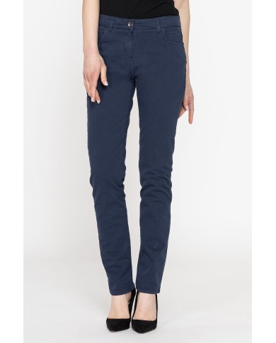 GABARDINA LEGGERA STRETCH. Vita e gamba regolare.