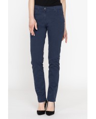 GABARDINA LEGGERA STRETCH. Vita e gamba regolare.