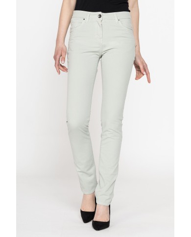 GABARDINA LEGGERA STRETCH. Vita e gamba regolare.