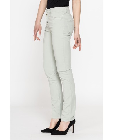 GABARDINA LEGGERA STRETCH. Vita e gamba regolare.