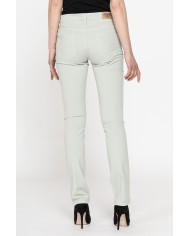 GABARDINA LEGGERA STRETCH. Vita e gamba regolare.