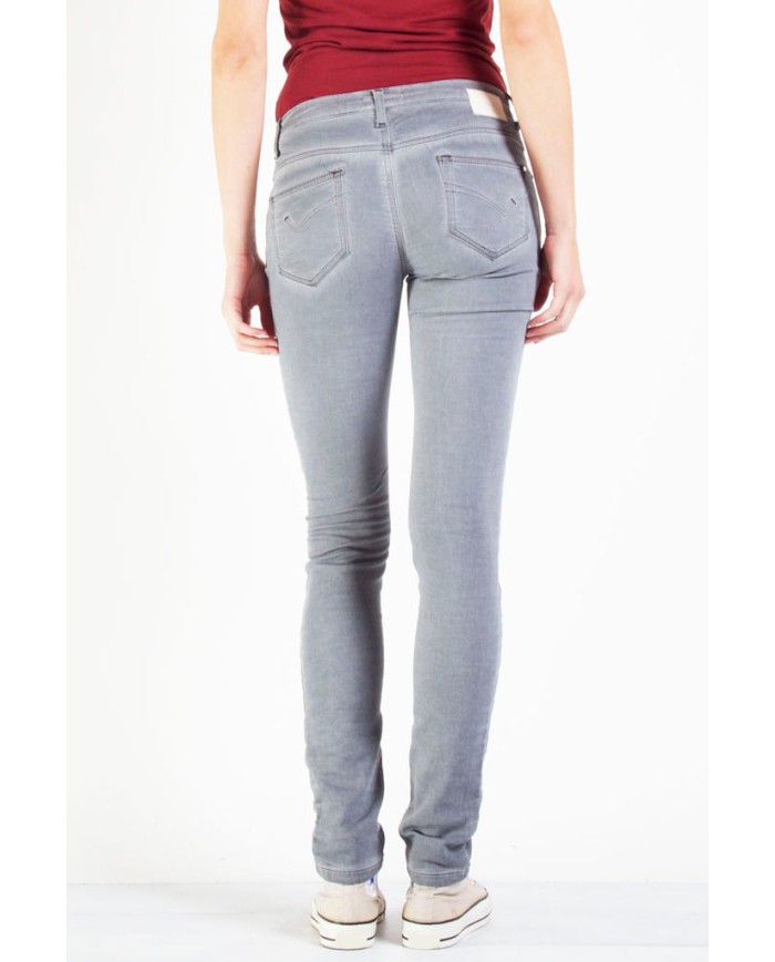 JOGGER JEANS COLORATO MOD 752. Vita e gamba regolare.