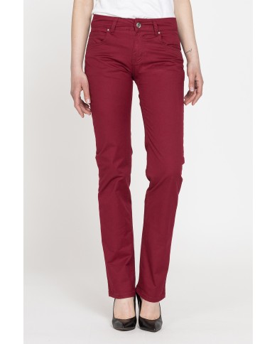 PANTALONI IN GABARDINA STRETCH. Vita regolare e gamba regolare.