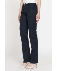 PANTALONI IN GABARDINA STRETCH. Vita regolare e gamba regolare.