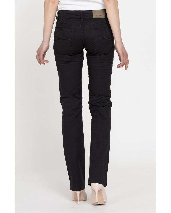 PANTALONI IN GABARDINA STRETCH. Vita regolare e gamba regolare.