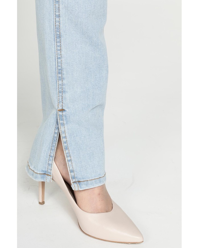 JEANS 5 TASCHE CON SPACCO SUL FONDO