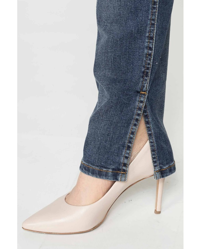 JEANS 5 TASCHE CON SPACCO SUL FONDO