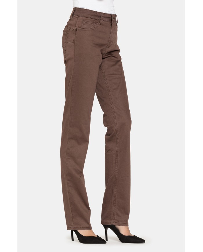 PANTALONI IN GABARDINA STRETCH. Vita alta e gamba regolare.