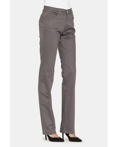 PANTALONI IN GABARDINA STRETCH. Vita alta e gamba regolare.