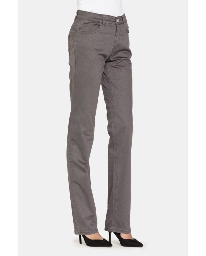 PANTALONI IN GABARDINA STRETCH. Vita alta e gamba regolare.