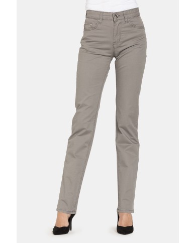 PANTALONI IN GABARDINA STRETCH. Vita alta e gamba regolare.