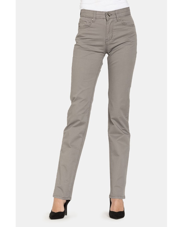 PANTALONI IN GABARDINA STRETCH. Vita alta e gamba regolare.