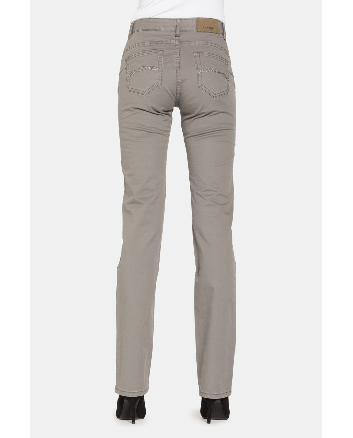 PANTALONI IN GABARDINA STRETCH. Vita alta e gamba regolare.