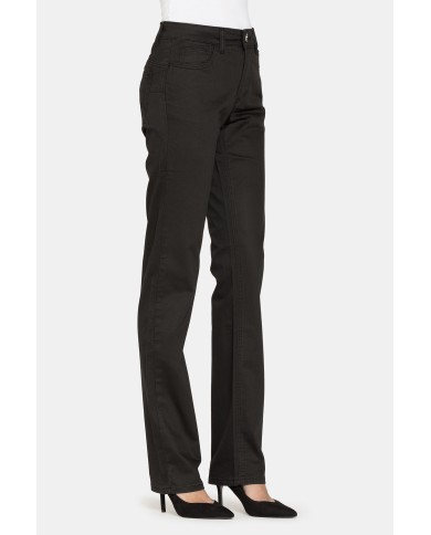 PANTALONI IN GABARDINA STRETCH. Vita alta e gamba regolare.