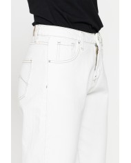 JEANS IN TESSUTO STRETCH 12,5 oz. Vita alta e gamba comfort.