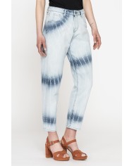 JEANS IN TESSUTO STRETCH 12,5 oz. Vita alta e gamba comfort.