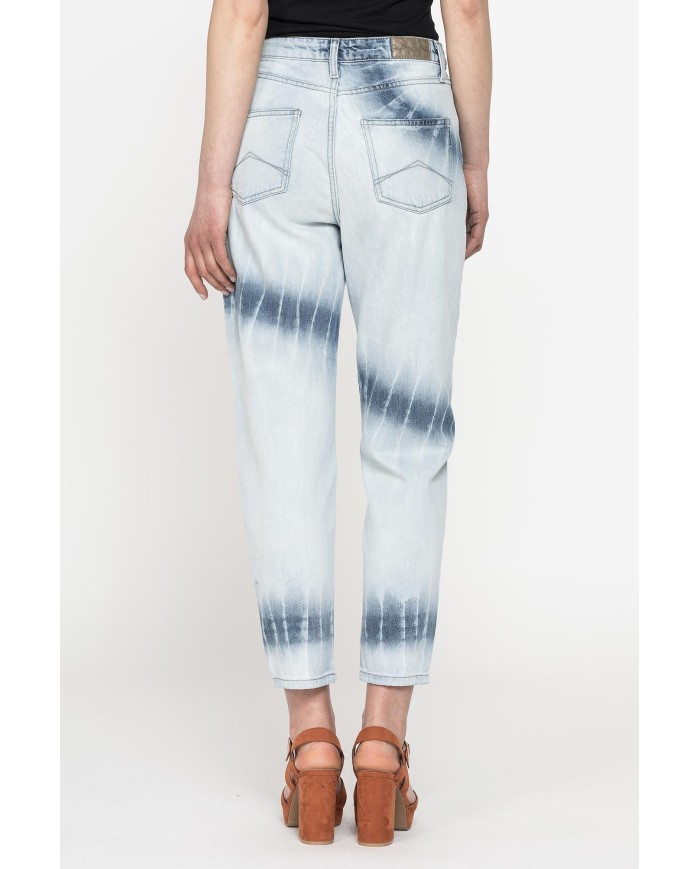 JEANS IN TESSUTO STRETCH 12,5 oz. Vita alta e gamba comfort.