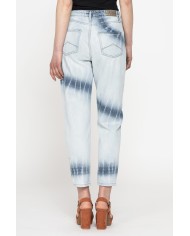 JEANS IN TESSUTO STRETCH 12,5 oz. Vita alta e gamba comfort.