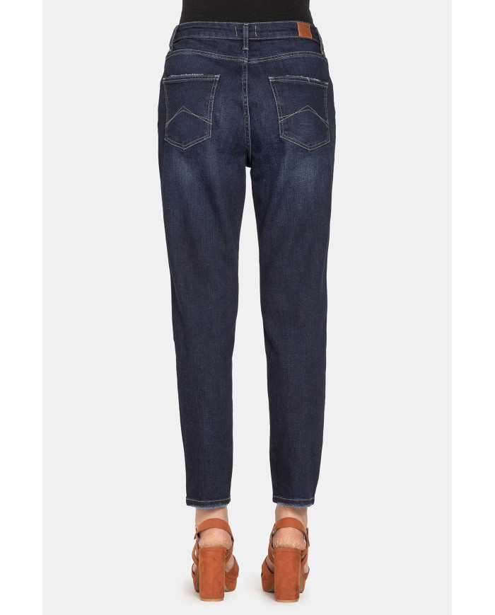JEANS MOM STRETCH. Vita alta e gamba comfort.