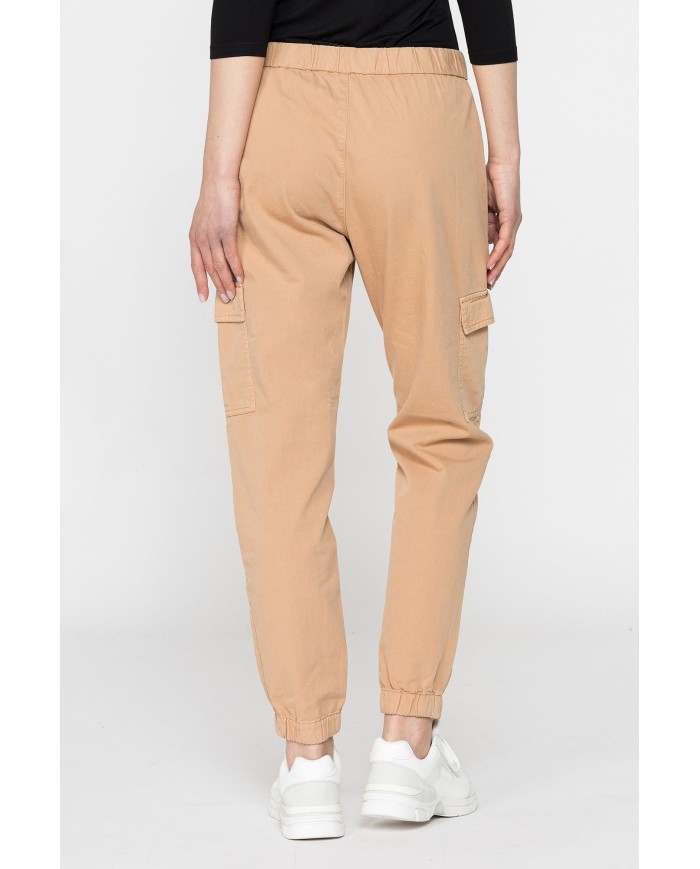 PANTALONE CARGO CON CINTURA ELASTICA MOD.756A IN TESSUTO GABARDINA LEGGERA.Vita e gamba regolari.