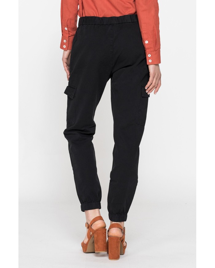 PANTALONE CARGO CON CINTURA ELASTICA MOD.756A IN TESSUTO GABARDINA LEGGERA.Vita e gamba regolari.