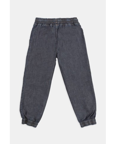 JEANS CON ELASTICO IN VITA E SUL FONDO. Vita e gamba regolare.