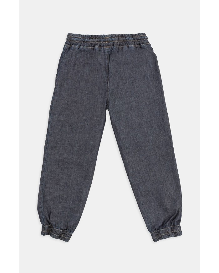 JEANS CON ELASTICO IN VITA E SUL FONDO. Vita e gamba regolare.