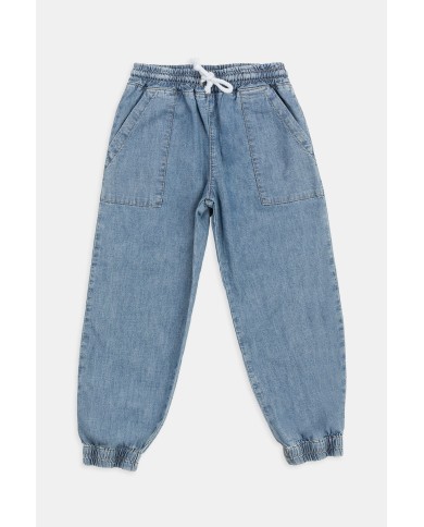 JEANS CON ELASTICO IN VITA E SUL FONDO. Vita e gamba regolare.