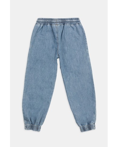 JEANS CON ELASTICO IN VITA E SUL FONDO. Vita e gamba regolare.