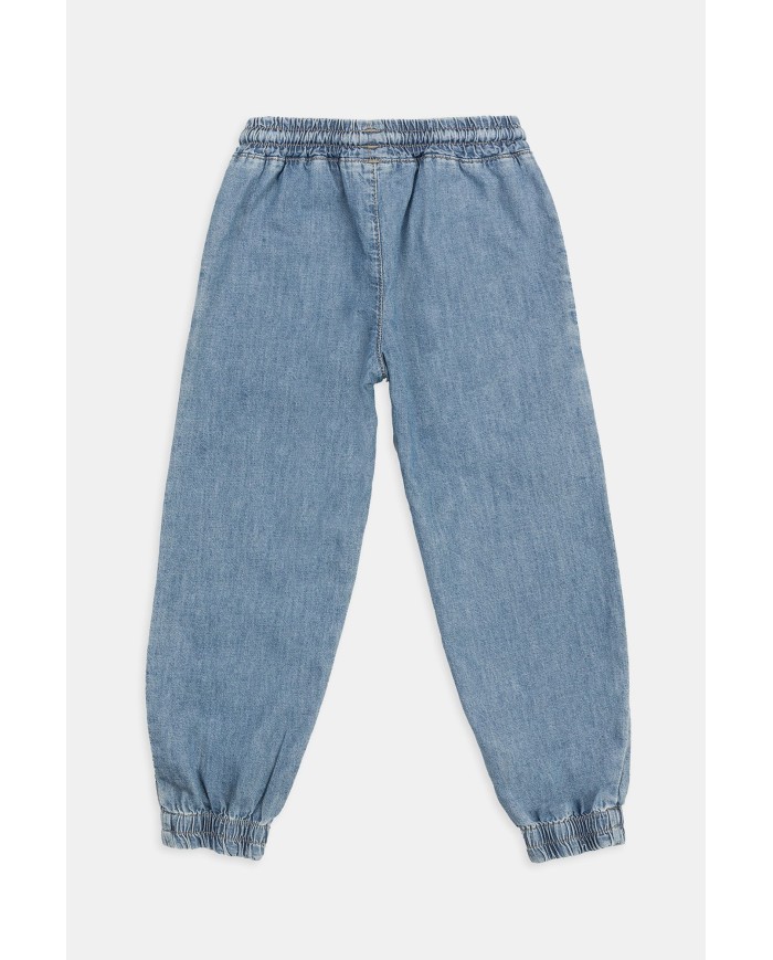 JEANS CON ELASTICO IN VITA E SUL FONDO. Vita e gamba regolare.